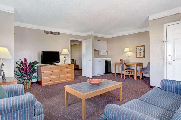 Days Inn Tucson City Center image 11