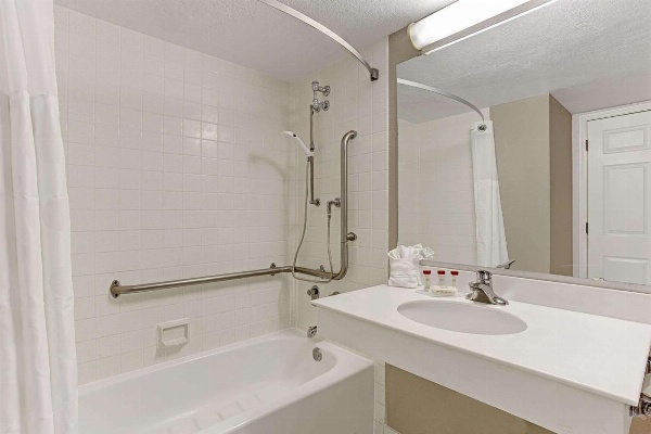 Days Inn Tucson City Center image 3