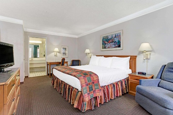 Days Inn Tucson City Center image 8